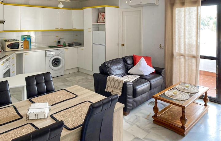 2 Bedroom Lovely Apartment In Estepona - Estepona
