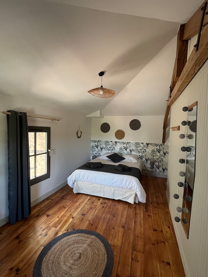 Third bedroom upstairs overlooking both the garden and the street.