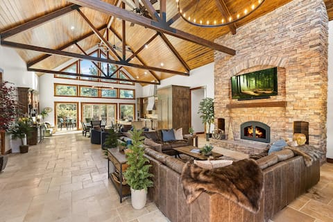 Luxury Estate!Theater!TwoSpas! Pickle Ball Court!