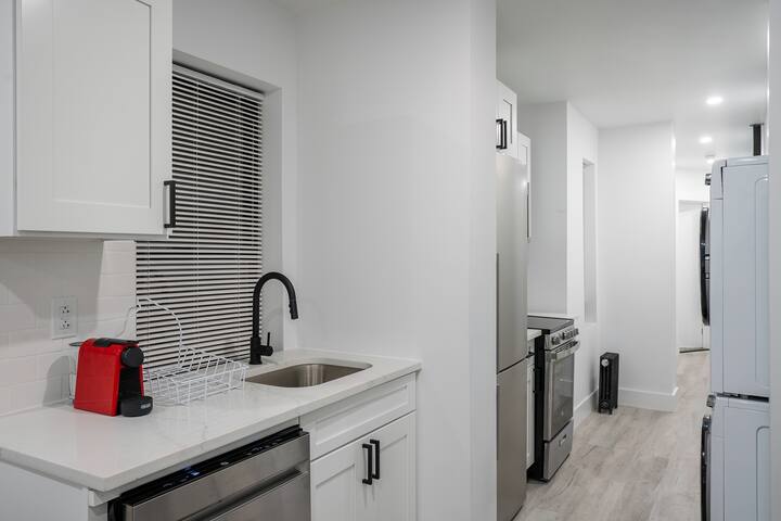 Modern 3 Bed 2 Bath East Village gallery image 4