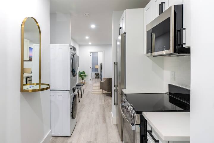 Modern 3 Bed 2 Bath East Village gallery image 3