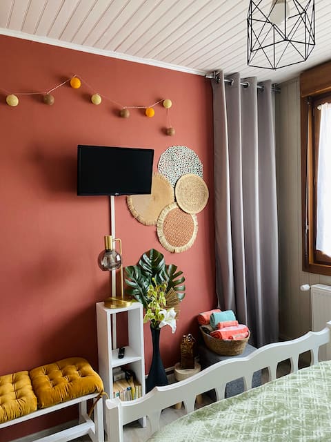 Cozy private room located near major roads