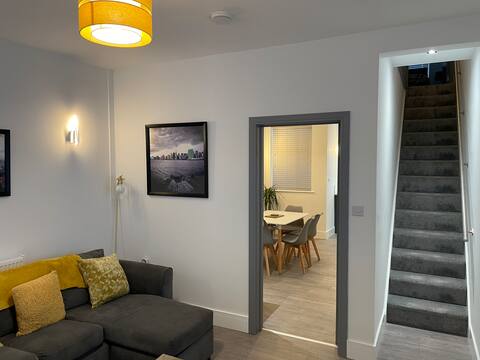 Poplar house 3 Double bedroom house with parking