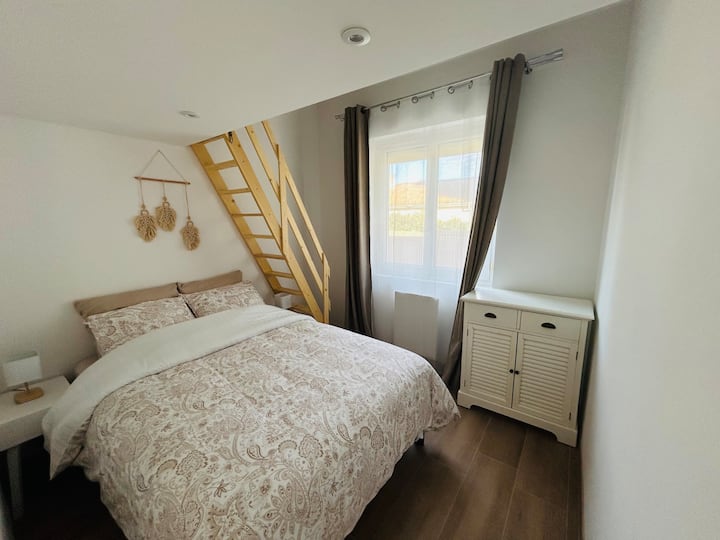 Chumba cha Beige:
Kitanda cha 140x190
Duvet 220x240