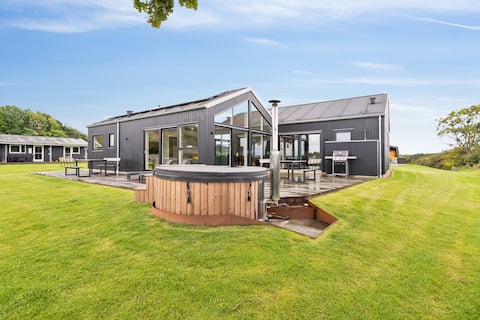 Lovely new-built cottage near sea