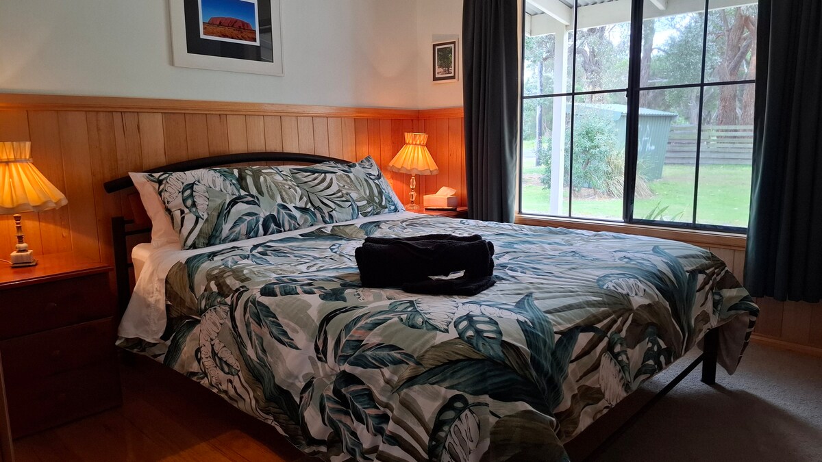 Have a peaceful night sleep in a comfortable queen bed.  The main bedroom.also has a built in wardrobe, bedside lamps, TV and ceiling fan. 