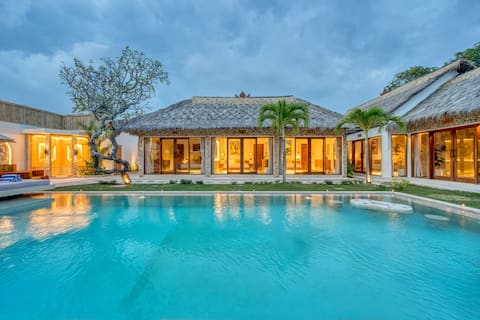 Villa El Gaucho: New 9BDR, Prime Location