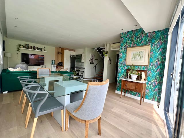 Private Pool & 50m From Beach, Sea Point gallery image 2