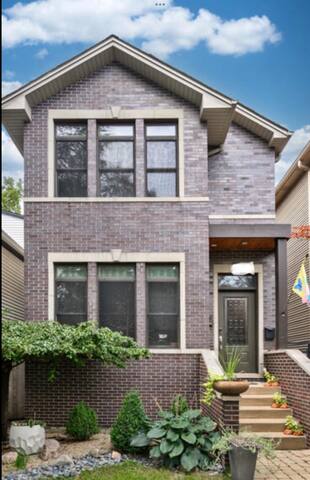 Entire Home in Historic Logan Square