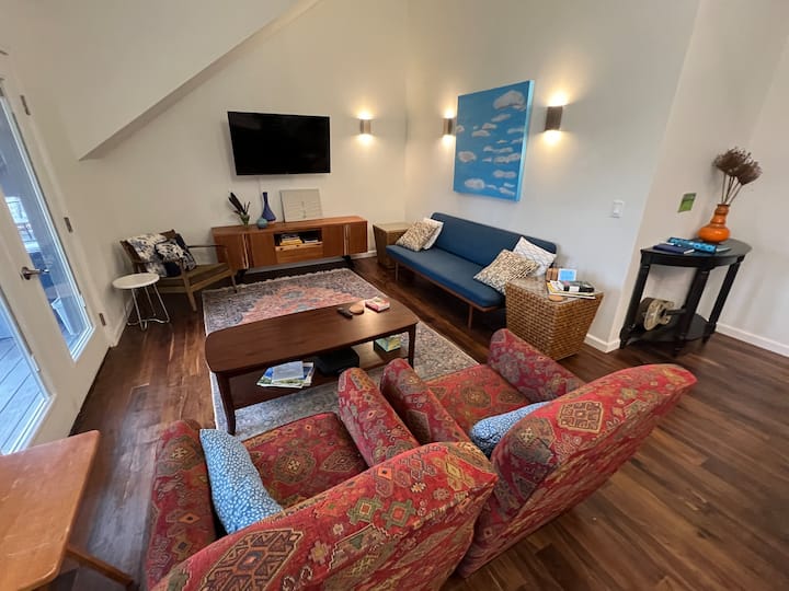 Field View Cottage - Coupeville, WA