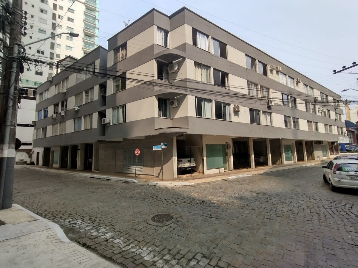 Top Airbnb: Apartment one block from the sea, BC, without garage em Balneário Camboriú