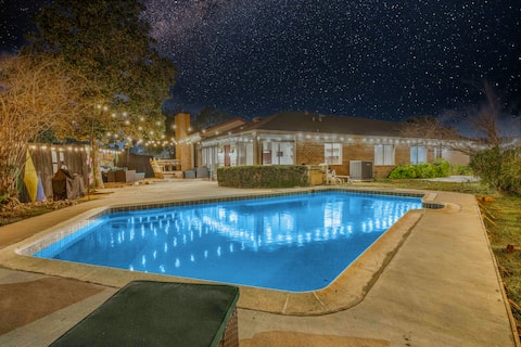 Peaceful Boho stays*4BRs*pool*patio&deck*mini golf