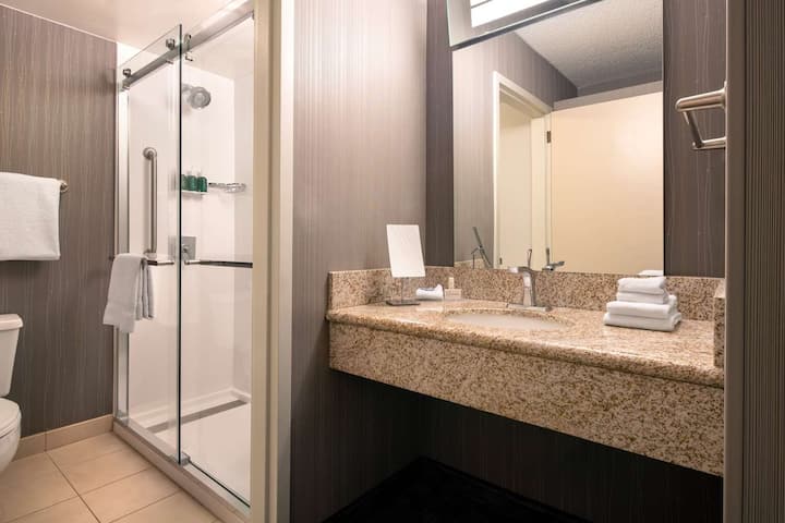 Relax And Recharge! Pet-friendly, W/ Outdoor Pool - Camarillo, CA