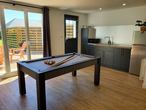 5 minutes from the beach
Pool table +
hot tub in summer