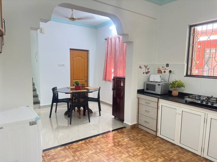 Dining area image 1