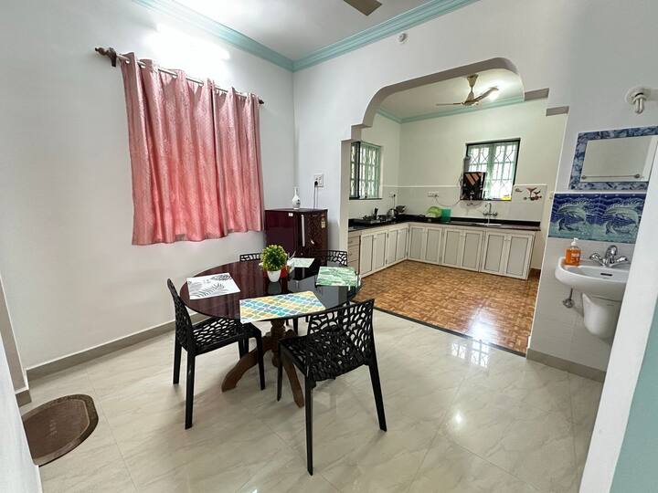 Dining area image 2