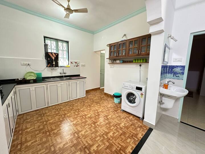 Full kitchen image 1