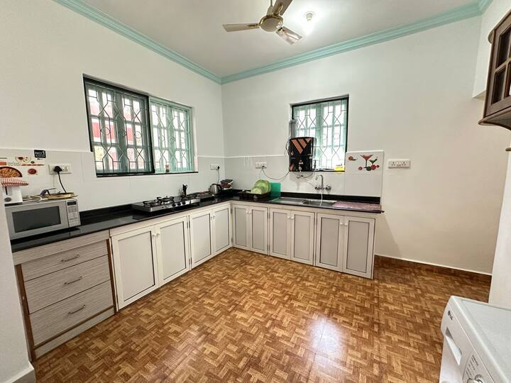 Full kitchen image 2