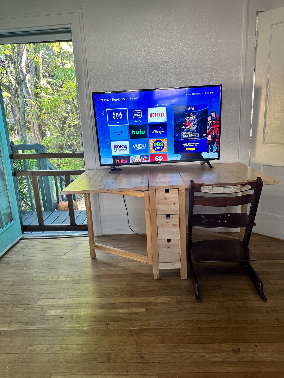 Sunny Private Room in NonToxic Home, free parking!