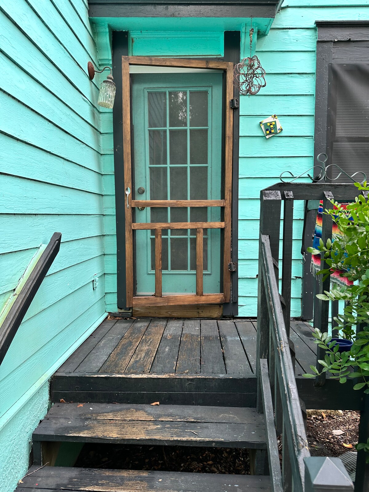 Sunny Private Room in NonToxic Home, free parking!