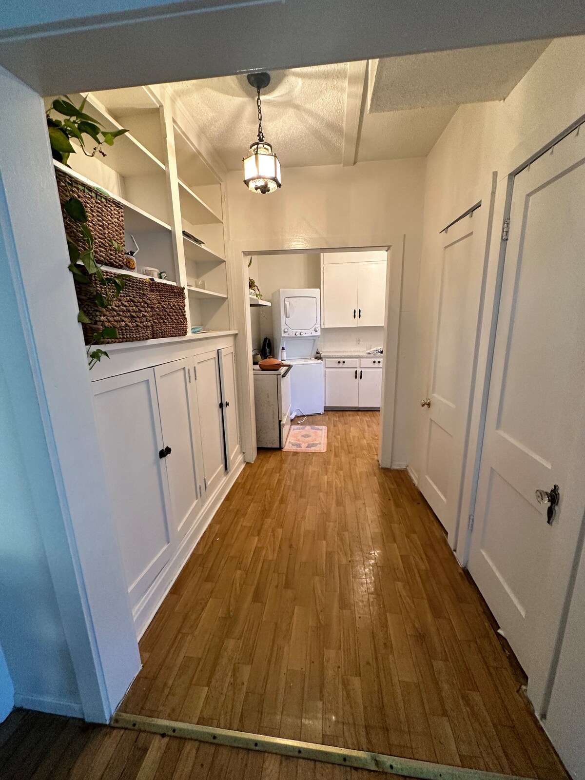 Sunny Private Room in NonToxic Home, free parking!
