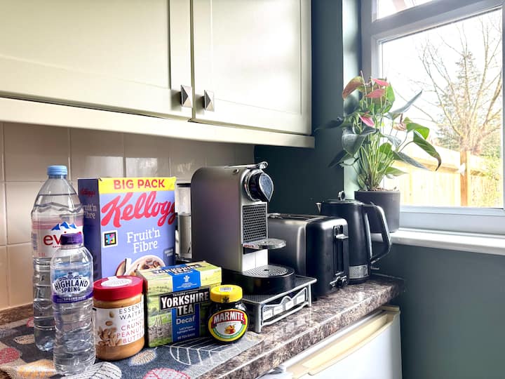 Self-contained Suite&parking, Lhr/ Brunel / London - 하예스