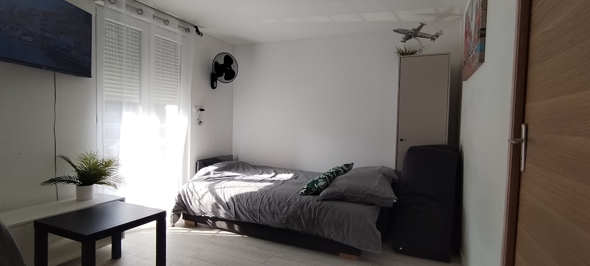 Top Airbnb: Studio, menage offert, OrlyAirport, MassyTGV, RerB à Antony