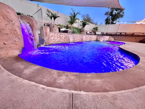 Lux 2 KING Oasis•POOL•Spa•SAUNA•Grill•PIT•Sleep 30