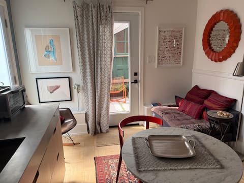 Top Airbnb: Thoroughly Modern : Victorian Guest Suite in Inner Mission
