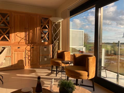 Top Airbnb: Quiet apartment with 2 sunny waterfront terraces in Nieuwpoort