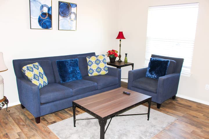 Spacious 2-bed House With Fenced Backyard! - Oklahoma City