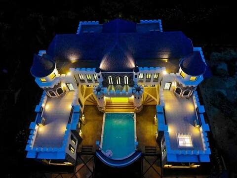 1 ️⁕ Chiang Mai luxury internet red landmark castle pool villa can accommodate 16 people, the star T