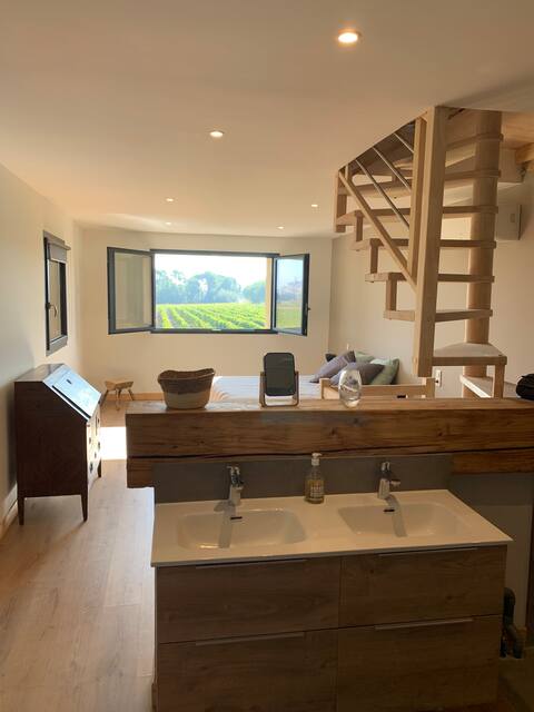 Panoramic view duplex vines