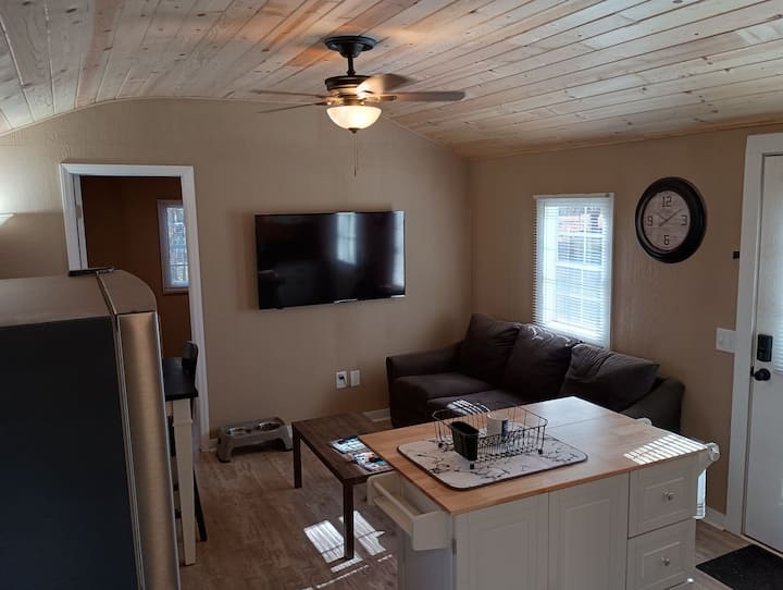 Tiny Home Cabin In Greer. Private, Pet Friendly. - Greer, SC