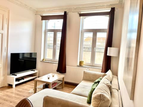 Leistungsstarkes Airbnb: Golden Deer | 92 m² | 3 bedrooms | Large bathroom in Mitte