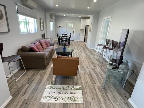 Popular Airbnb listing: Guest House in Glendale