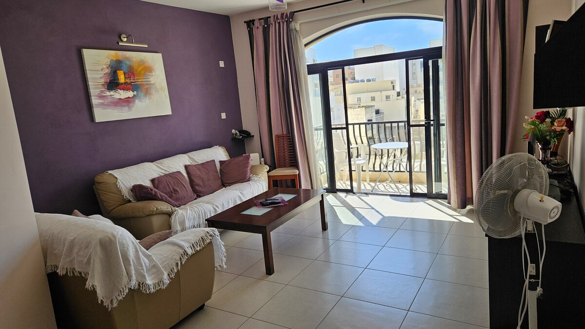 Cozy modern 2 Bedrooms Flat.