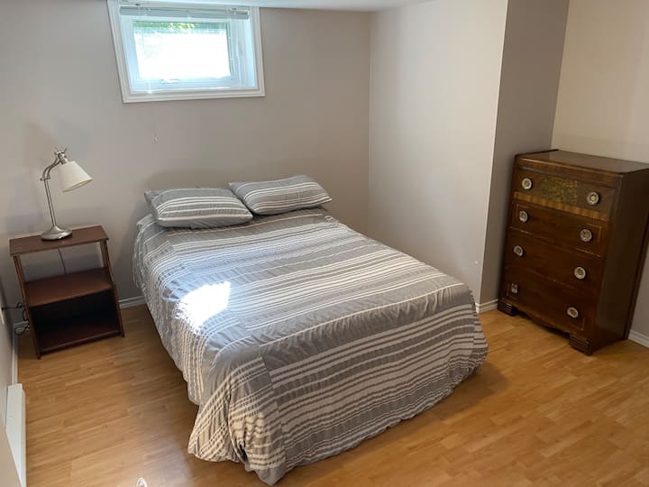 Спалня в сутерен 