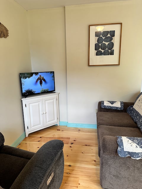 Top performing Airbnb: Simple Maine Living: Cozy Cape near Penobscot Bay in Maine Rural