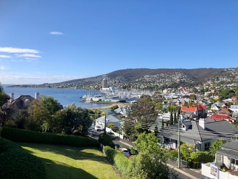 Top Airbnb: Battery Point Seaview Apartment in Battery Point