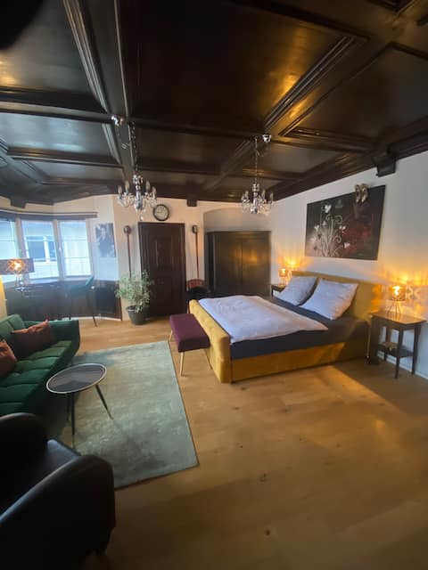 Modern old town dream
3 beds 1 crib