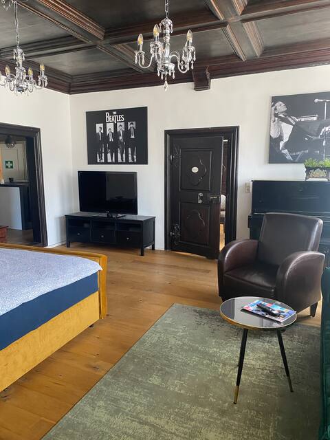 Modern old town dream
3 beds 1 crib