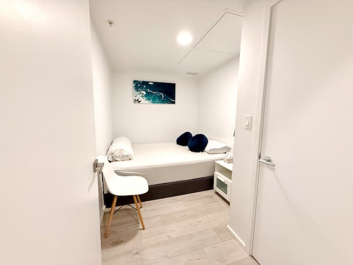 Private Room & Bathroom By Skytrain - Burnaby