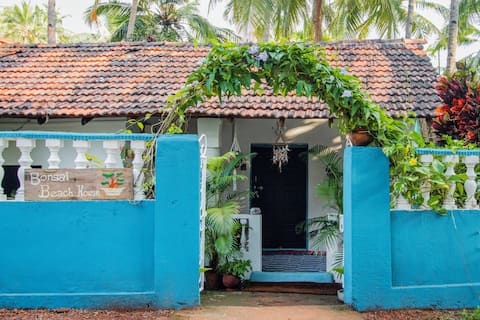 Bonsai Beach House: Walk 2 Beach