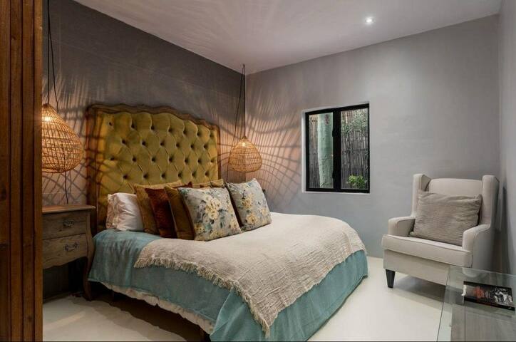 Eco-Poetic Beach House Getaway gallery image 5