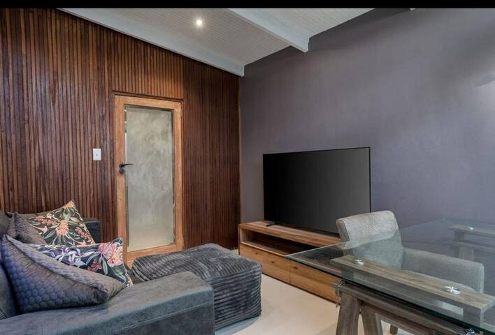 Eco-Poetic Beach House Getaway gallery image 2