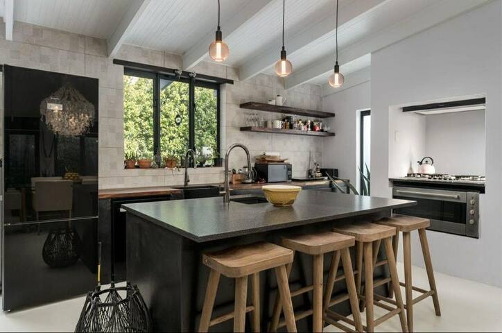 Eco-Poetic Beach House Getaway gallery image 3