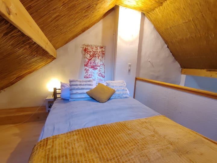 Брачен кревет на 1 кат на поткровје