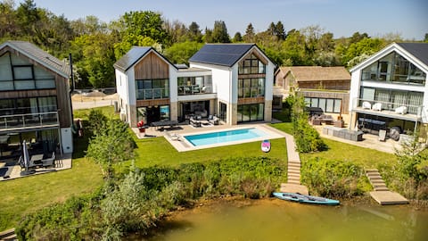 Popular Airbnb listing: 50 Minety Lake Serenity Escape in Somerford Keynes