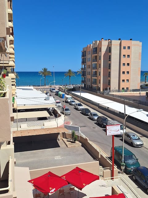 Very close to the sea w/ pool, a/a, wifi and garage.